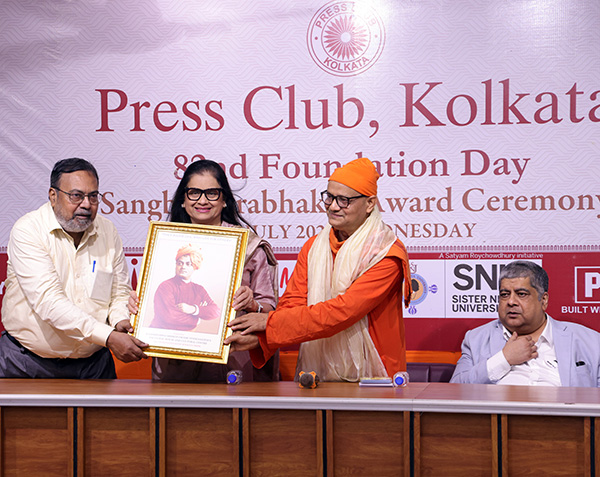 DR MINU BUDHIA IN PRESS CLUB